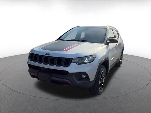 Used 2025 Jeep Compass Trailhawk AWD/4WD image 7