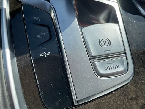 Used 2016 BMW 750i image 40