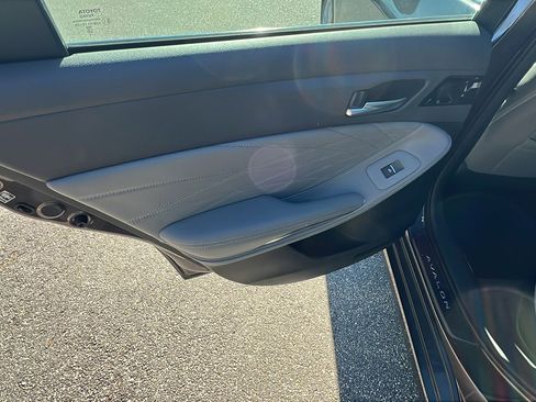 Used 2019 Toyota Avalon XLE image 23