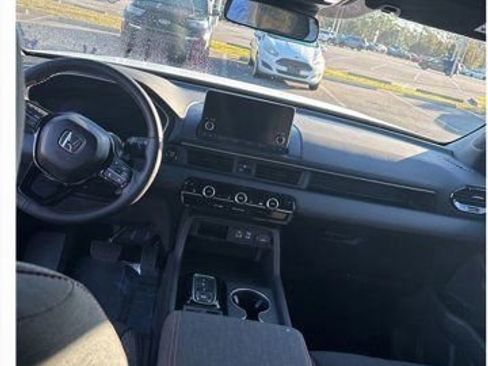 Certified 2025 Honda Pilot Sport image 23