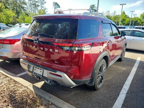 Used 2022 Nissan Pathfinder SL w/ SL Premium Package image 4