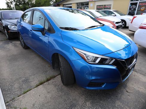 Used 2020 Nissan Versa SV FWD image 3