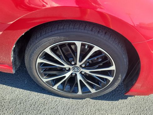 Used 2019 Toyota Camry SE FWD image 8