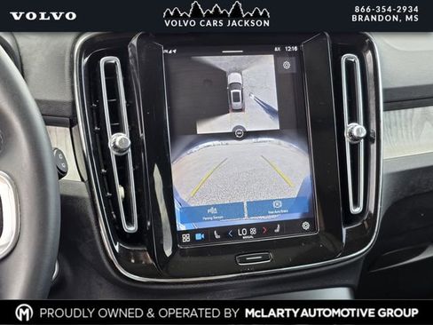 Used 2024 Volvo XC40 B5 Plus image 10
