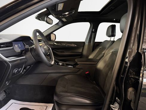 Used 2023 Jeep Grand Cherokee Altitude AWD/4WD image 12