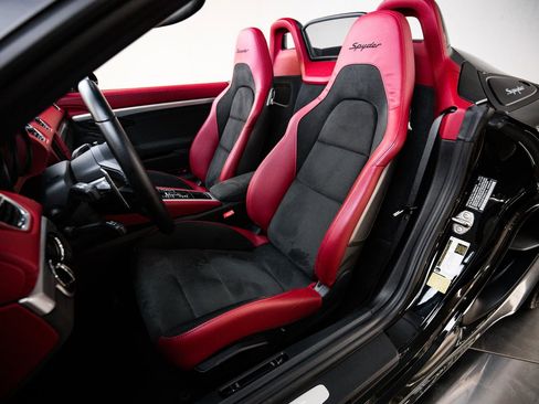 Certified 2023 Porsche 718 Boxster Spyder RWD image 5