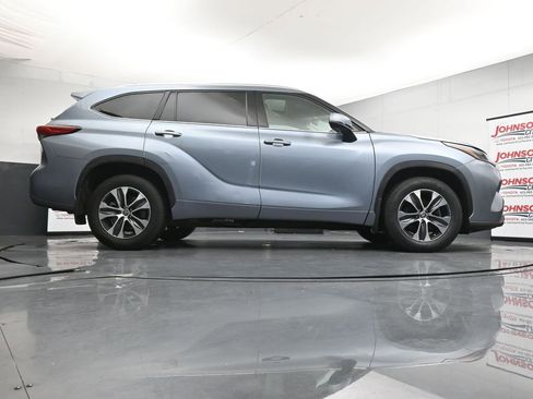 Used 2021 Toyota Highlander XLE AWD/4WD image 41