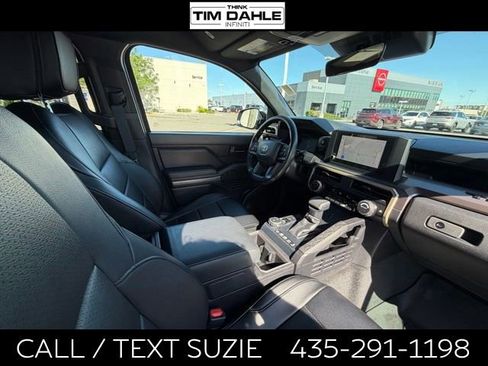 Used 2025 Toyota Tacoma SR5 AWD/4WD image 19
