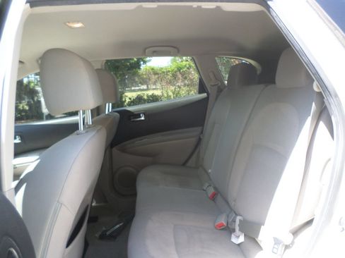 Used 2015 Nissan Rogue S w/ Convenience Package FWD image 14