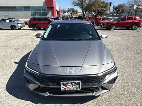 Used 2024 Hyundai Elantra Limited image 16