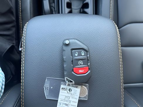 Used 2025 Jeep Wrangler Unlimited Sahara AWD/4WD image 25