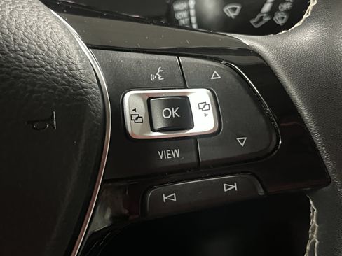Used 2021 Volkswagen Tiguan SEL FWD image 23