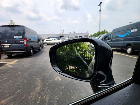 New 2025 Chrysler Pacifica Select w/ Uconnect Theater Family Group image 10