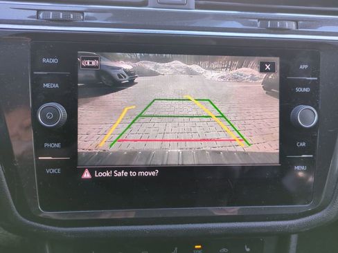 Used 2023 Volkswagen Tiguan SE R-Line image 25