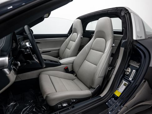 Certified 2018 Porsche 911 Targa 4S AWD/4WD image 5