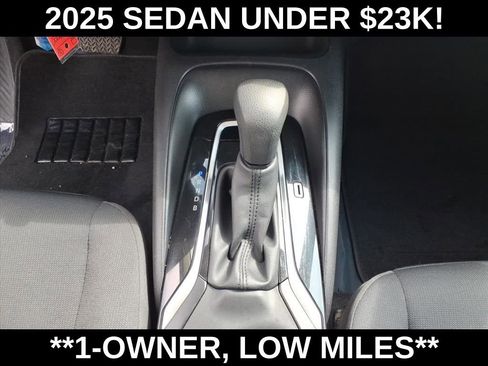 Used 2025 Toyota Corolla LE image 24