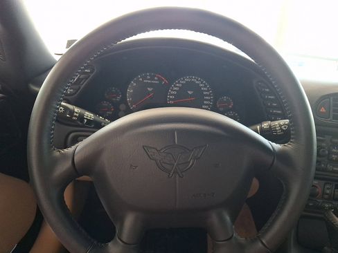 Used 2004 Chevrolet Corvette Convertible w/ Preferred Equipment Group image 17