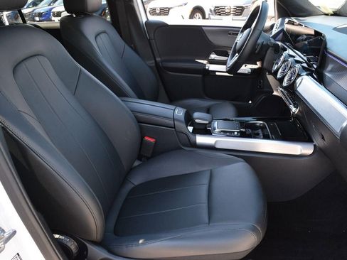 Used 2022 Mercedes-Benz GLB 250 4MATIC image 18