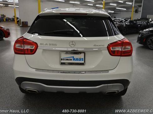 Used 2018 Mercedes-Benz GLA 250 4MATIC w/ Premium Package image 11