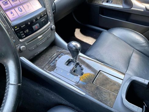 Used 2015 Lexus IS 250C w/ Navigation System Package RWD image 20
