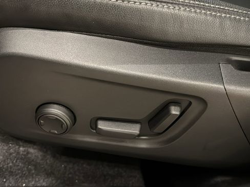 Certified 2025 Volvo XC40 B5 Plus image 24