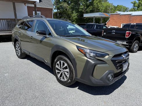 Used 2025 Subaru Outback Premium AWD/4WD image 3