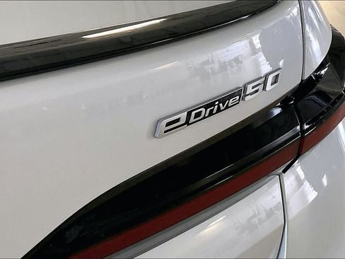 Used 2024 BMW i7 eDrive50 w/ M Sport Package RWD image 9