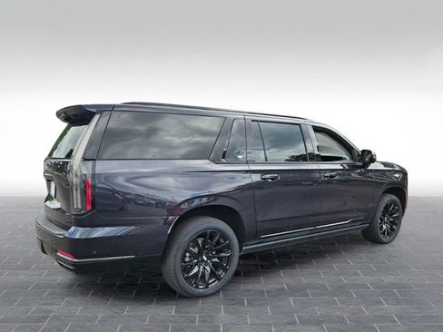 Used 2025 Cadillac Escalade ESV Sport AWD/4WD image 5