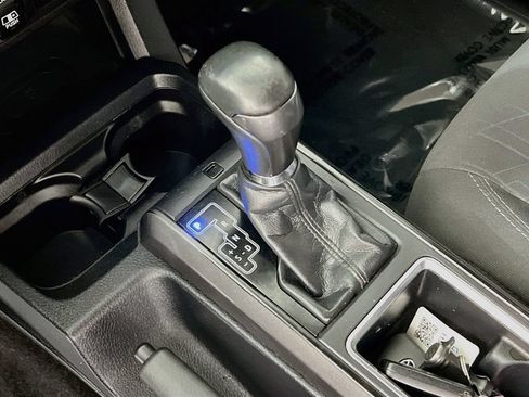 Certified 2018 Toyota Tacoma TRD Off-Road AWD/4WD image 15