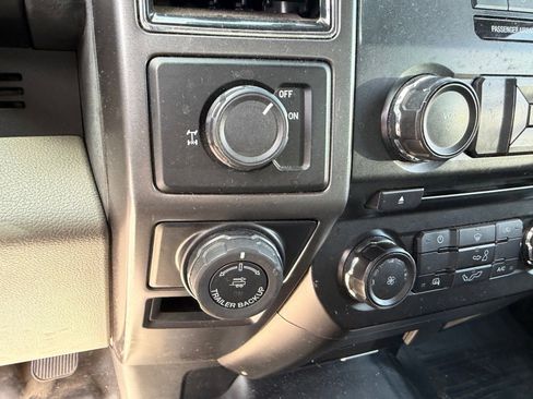 Used 2017 Ford F150 XLT w/ Trailer Tow Package RWD image 10