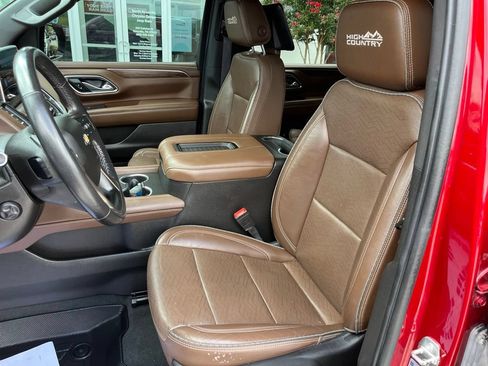 Used 2021 Chevrolet Suburban High Country AWD/4WD image 5