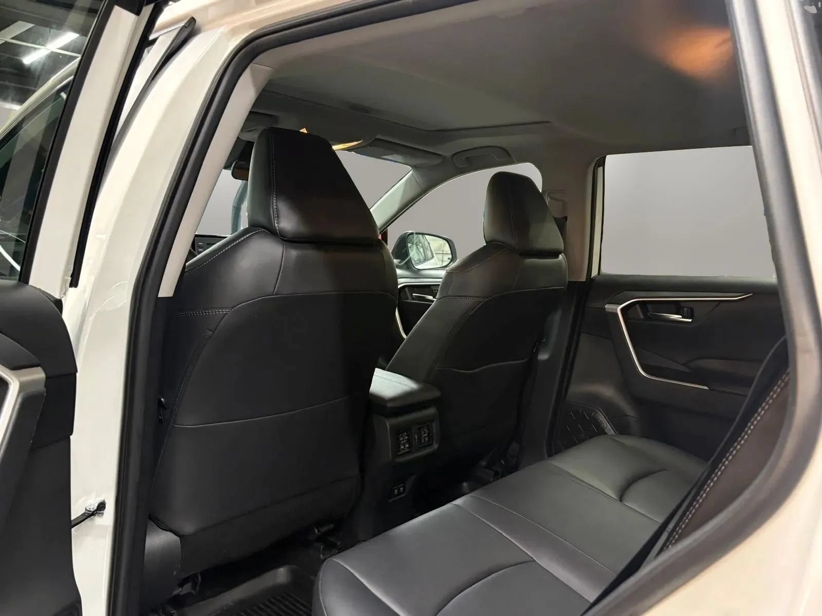 Used 2019 Toyota RAV4 XLE Premium w/ Cold Weather Package AWD/4WD image 16