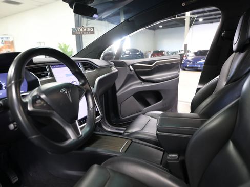 Used 2016 Tesla Model X 90D image 23
