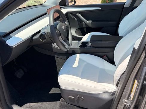 Used 2025 Tesla Model Y Long Range RWD image 9