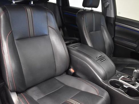 Used 2019 Toyota Highlander SE AWD/4WD image 6