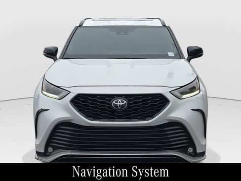 Used 2022 Toyota Highlander XSE image 2