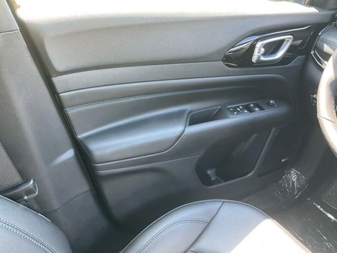 New 2025 Jeep Compass Limited w/ Sun & Sound Group image 16