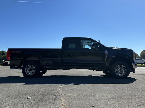 New 2026 Ford F250 XLT w/ FX4 Off-Road Package image 13