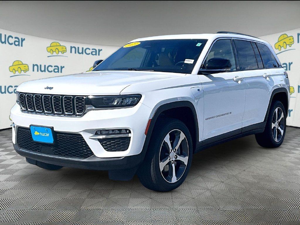 Used 2023 Jeep Grand Cherokee 4WD 4xe image 3