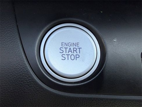 Used 2025 Hyundai Elantra SEL image 19