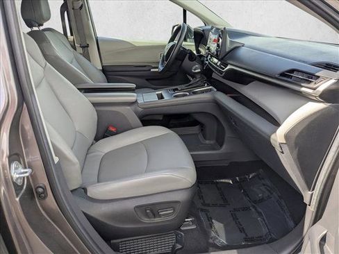 Used 2024 Toyota Sienna XLE image 18