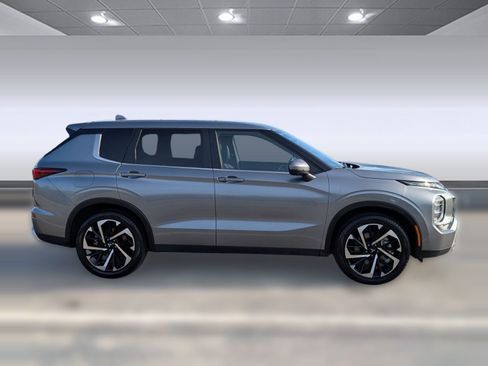 Used 2024 Mitsubishi Outlander SE image 8