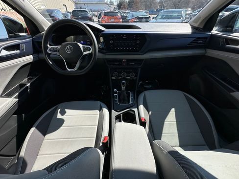 Used 2024 Volkswagen Taos SE image 21