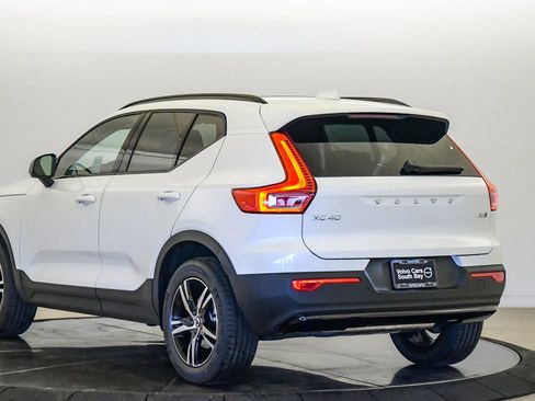 New 2026 Volvo XC40 B5 Core image 2