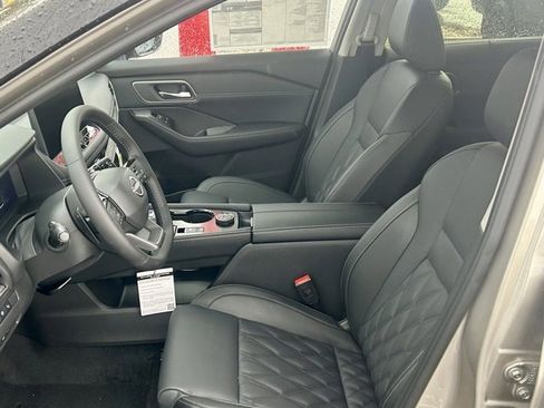 New 2026 Nissan Rogue Platinum image 7