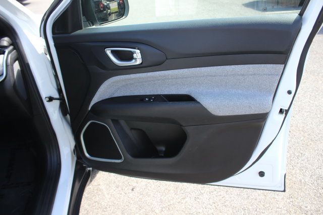 Used 2024 Jeep Compass Latitude AWD/4WD image 31