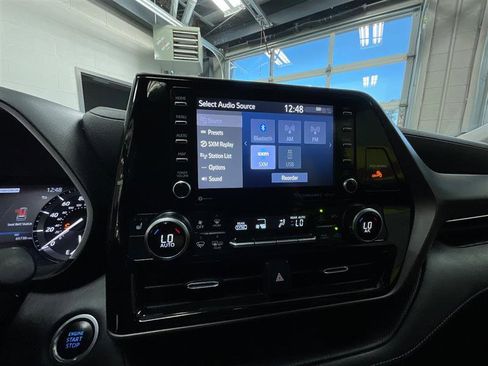 Used 2021 Toyota Highlander XLE image 18