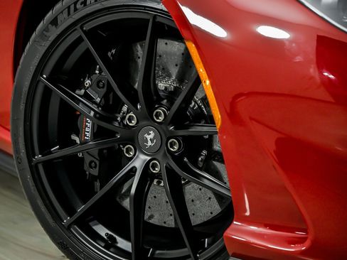 Used 2021 Ferrari 812 GTS image 4