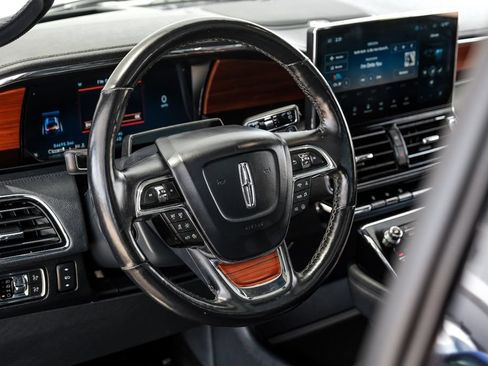 Used 2022 Lincoln Navigator Reserve AWD/4WD image 13
