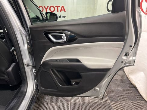 Used 2025 Jeep Compass Limited image 14